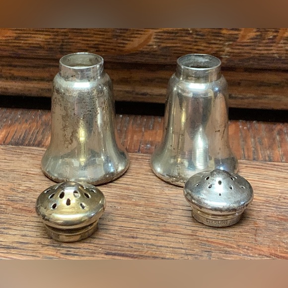 Early 20th Century Antique Sterling Silver Miniature Salt & Pepper Shakers - Picture 14 of 14